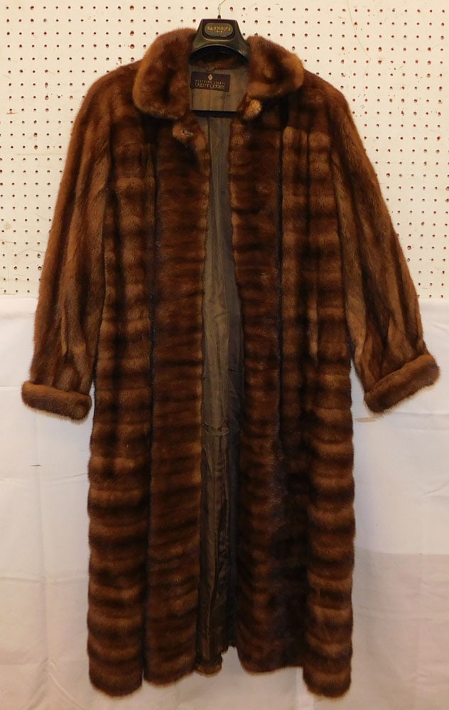 Vintage Ladies Fur Coat (1 of 5)