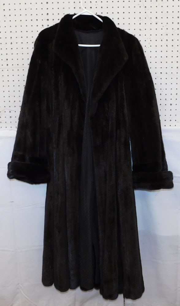 Vintage Ladies Fur Coat (1 of 4)