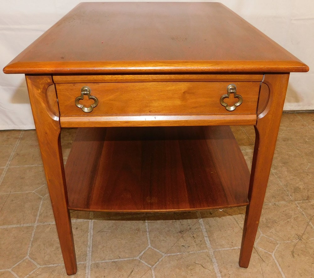 Mid Century Modern Walnut End Table by Mersman: Mid Century Modern Walnut End Table by Mersman. 20 1/4" H 19" W 28" D "ALL DESCRIPTIONS AND ANY CONDITION STATEMENT GIVEN BY LANGSTON AUCTION GALLERY ARE STRICTLY OPINIONS AND LANGSTON'S SHALL HAVE