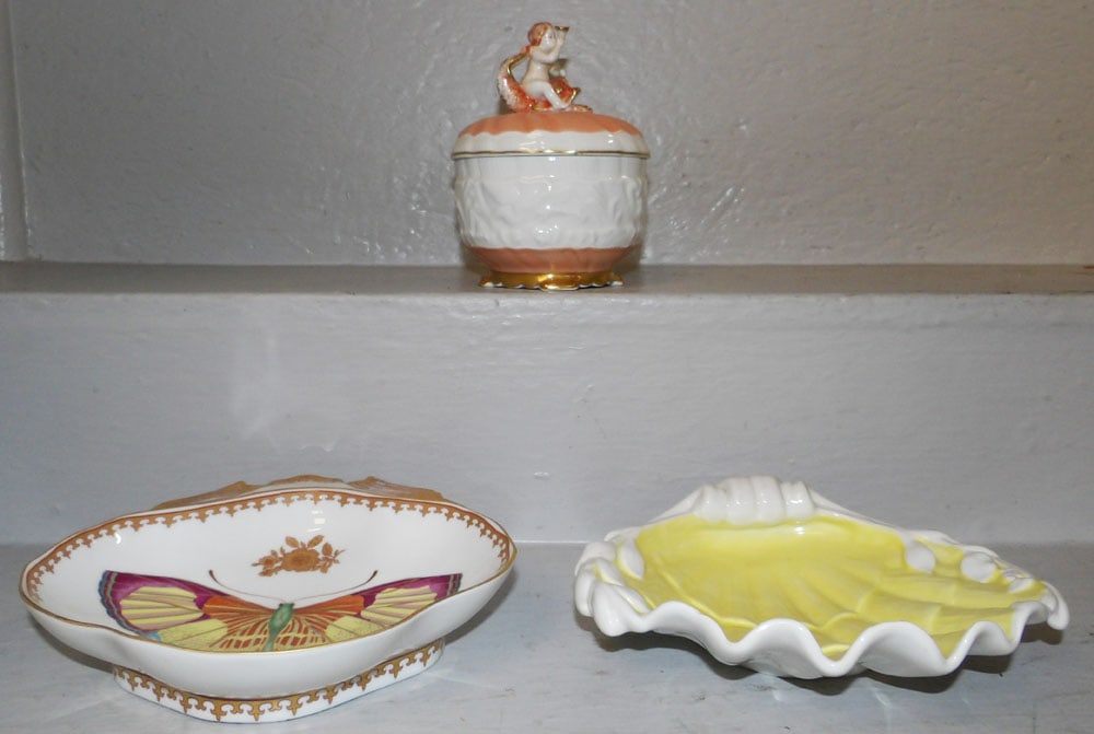 Two Painted Shell Bowls & Covered Jar, All by Mottahedeh: Two Painted Shell Bowls & Covered Jar, All by Mottahedeh. Up to 8" W 7 1/2" D "ALL DESCRIPTIONS AND ANY CONDITION STATEMENT GIVEN BY LANGSTON AUCTION GALLERY ARE STRICTLY OPINIONS AND LANGSTON'S