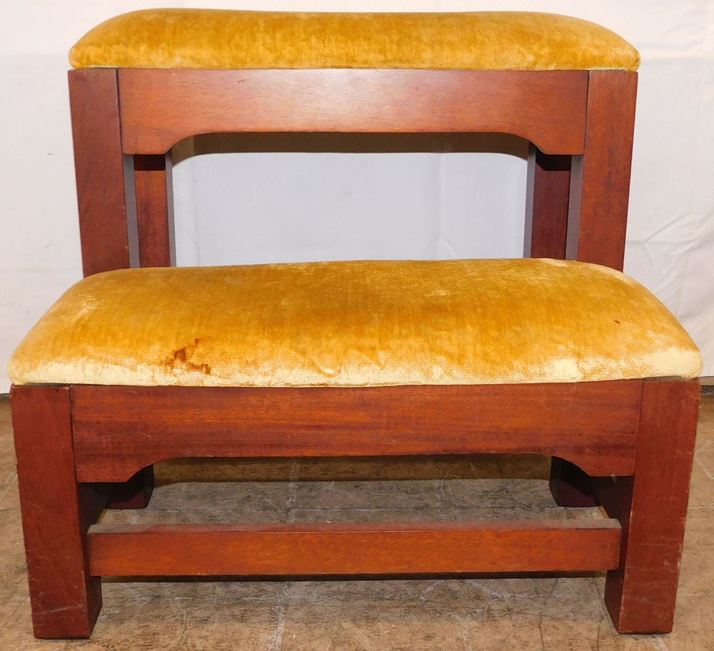 Mahogany Bed Steps by Craftique: Mahogany Bed Steps by Craftique . 18 3/4" H 20" W 18 1/4" D "ALL DESCRIPTIONS AND ANY CONDITION STATEMENT GIVEN BY LANGSTON AUCTION GALLERY ARE STRICTLY OPINIONS AND LANGSTON'S SHALL HAVE NO