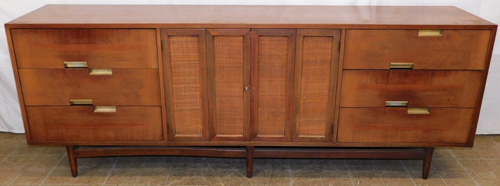 Mid Century Modern Walnut Credenza by American of Martinsville: Mid Century Modern Walnut Credenza by American of Martinsville . 31" H 84" W 18 1/2" D "ALL DESCRIPTIONS AND ANY CONDITION STATEMENT GIVEN BY LANGSTON AUCTION GALLERY ARE STRICTLY OPINIONS AND