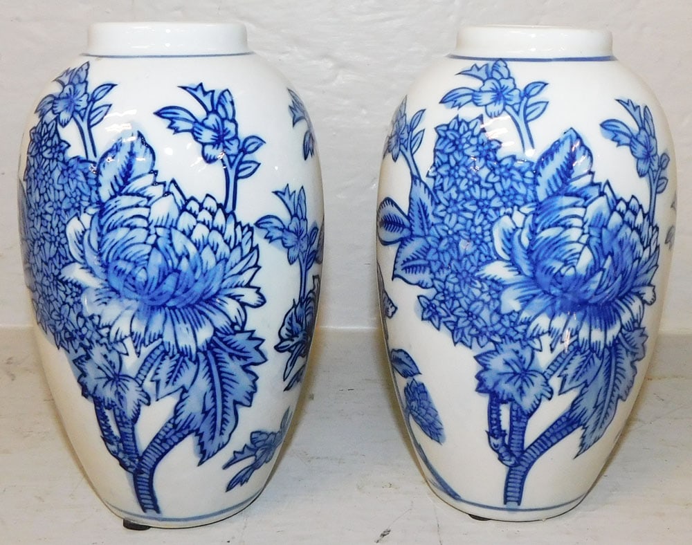 Pair of Oriental Blue & White Porcelain Vases: Pair of Oriental Blue & White Porcelain Vases . 6 3/4" H 4" Dia. "ALL DESCRIPTIONS AND ANY CONDITION STATEMENT GIVEN BY LANGSTON AUCTION GALLERY ARE STRICTLY OPINIONS AND LANGSTON'S SHALL HAVE NO