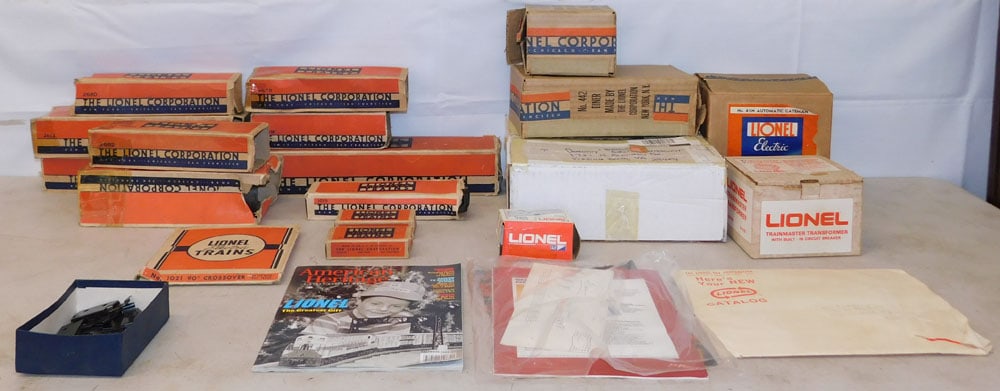 Lot of Vintage Lionel Train Cars & Accessories in Boxes (1 of 9)