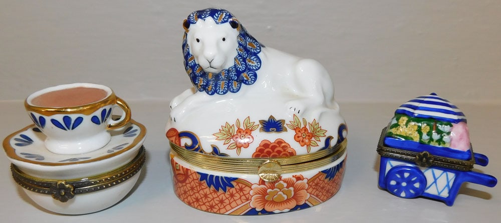 Lot of Porcelain Battersea Boxes: Lot of Porcelain Battersea Boxes . Up to 3 1/2" H 3 1/2" W "ALL DESCRIPTIONS AND ANY CONDITION STATEMENT GIVEN BY LANGSTON AUCTION GALLERY ARE STRICTLY OPINIONS AND LANGSTON'S SHALL HAVE NO