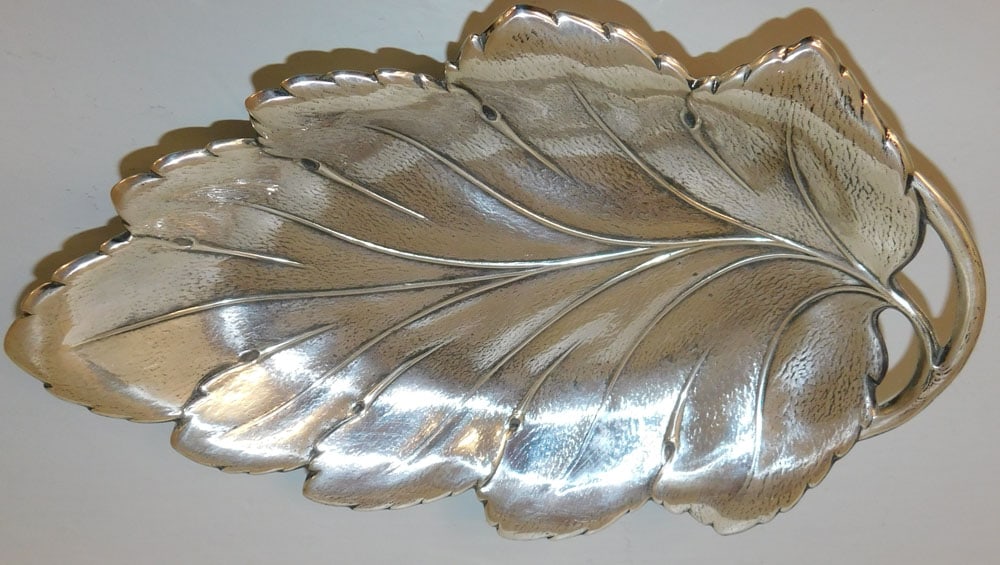Sterling Leaf Form Bowl, 8.68 ozt.: Sterling Leaf Form Bowl, 8.68 ozt.. 10 1/4" x 6 3/4" "ALL DESCRIPTIONS AND ANY CONDITION STATEMENT GIVEN BY LANGSTON AUCTION GALLERY ARE STRICTLY OPINIONS AND LANGSTON'S SHALL HAVE NO RESPONSIBILITY