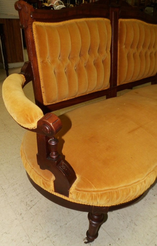 Antique Walnut Victorian Settee - 2