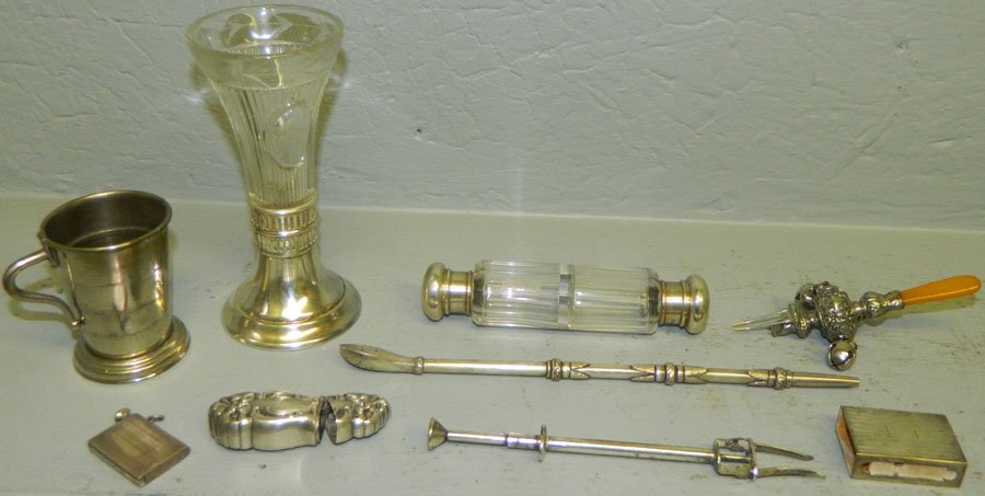 (9) Pieces of miscellaneous silver plate.: (9) Pieces of miscellaneous silver plate. Includes olive spoon, bud vase, napkin rings, and cups.