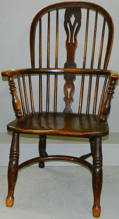 English Windsor arm chair, circa 1820.: English Windsor arm chair, circa 1820.