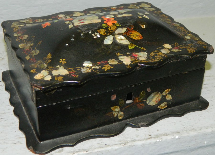 Papier mache & MOP inlaid dresser box.: Papier mache and mother of pearl inlaid dresser box. 7" wide x 5 1/2" deep x 2 1/2" tall.