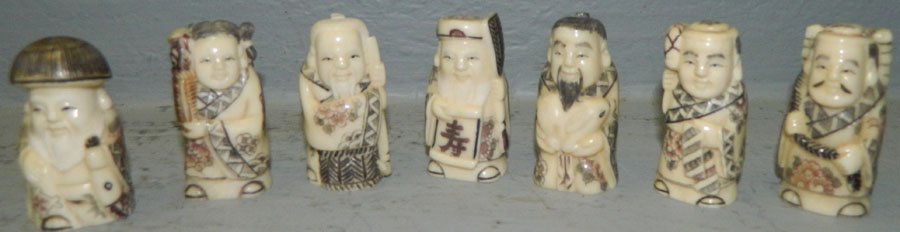 (7) Ivory or bone netsukes.: (7) Ivory or bone netsukes.