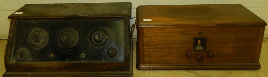 2 Radios Eveready electric with horn speaker.: 2 Radios Eveready electric- Lafayette no speaker.