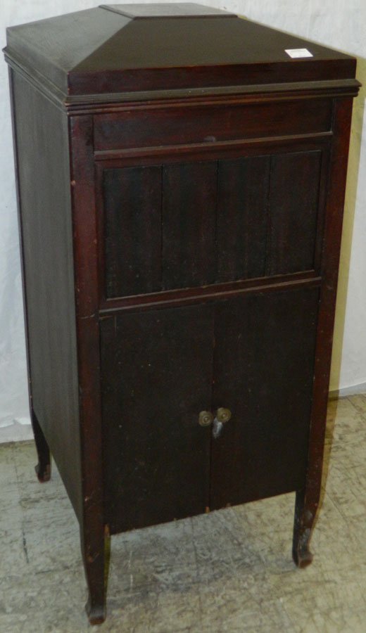 Columbia mahogany phonograph, model E-5.: Columbia mahogany phonograph, model E-5 with original finish. 20" x 19" x 42".