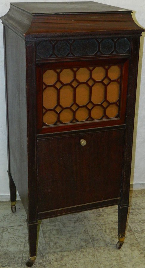 Edison S-19 Sheraton mahogany upright.: Edison S-19 Sheraton mahogany diamond disc upright with original finish. 20" x 19" x 45".