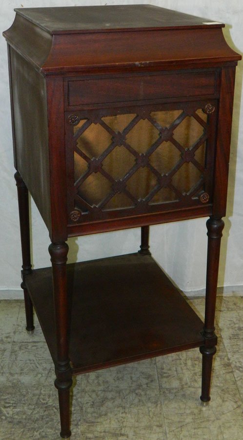 Edison A-100 Moderne diamond disc in mah.: Edison A-100 Moderne diamond disc in mahogany. No crank. 21" x 18" x 42".