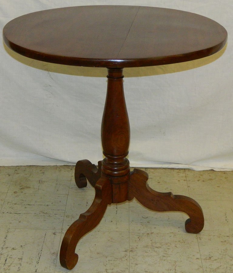 Walnut tea table. 26 1/2"dia x 27"h: Walnut tea table. 26 1/2"dia x 27"h