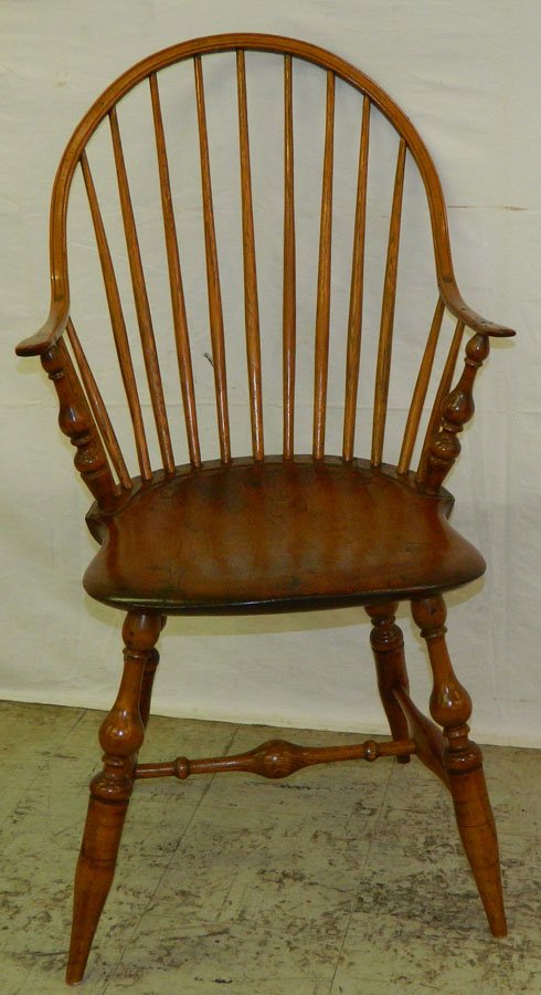 Amer. continuous arm saddle seat Windsor chair (1 of 2)