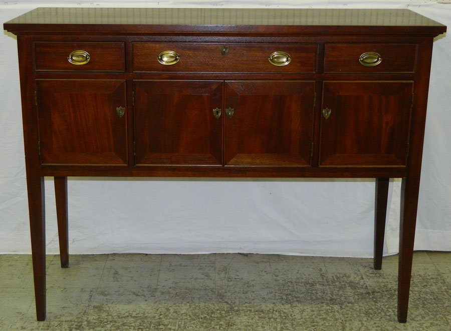 Craftique mahogany hunt board. (1 of 3)