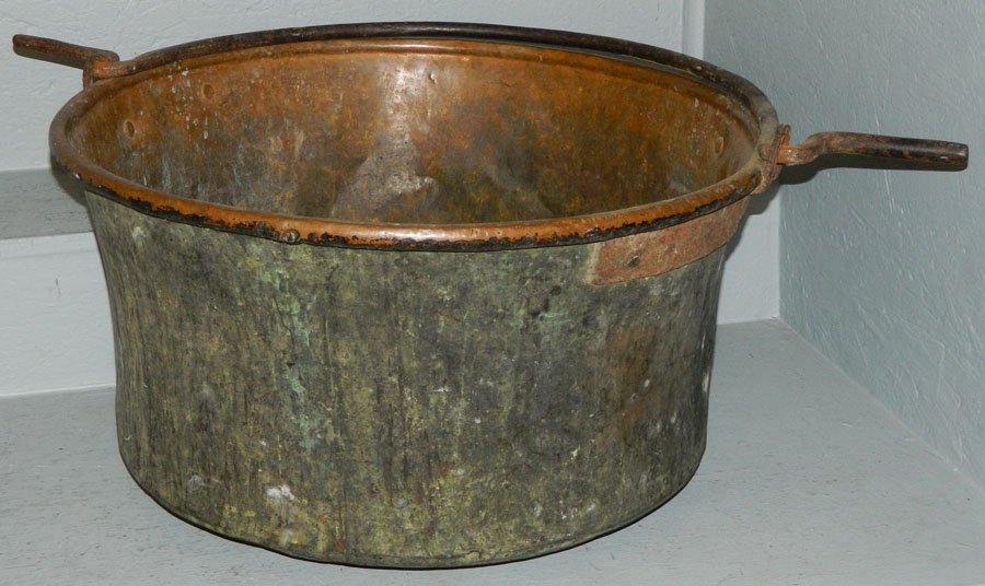 Copper jelly kettle. 21 3/4" dia.: Copper jelly kettle. 21 3/4" dia.