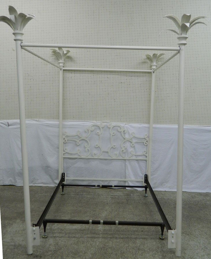 Metal 4 poster bed w/ palm tree top posts (1 of 3)