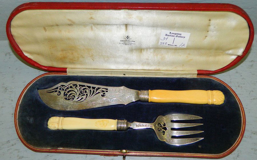 Hallmarked British Sterling Fish server. (1 of 2)