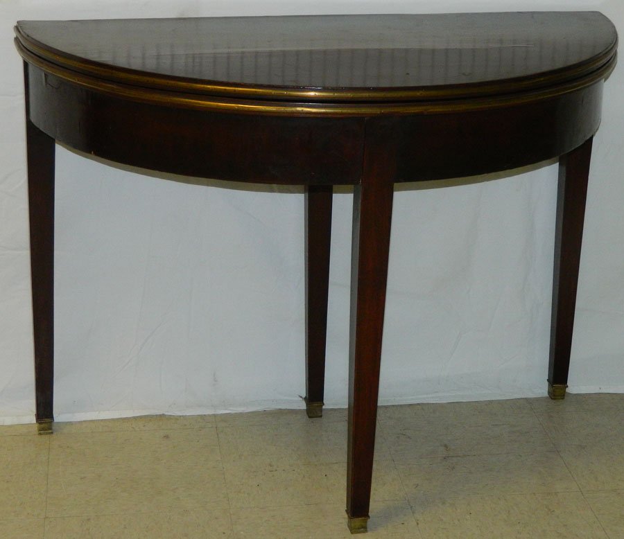 19th c. bow front mah HW fold over game table. (1 of 3)