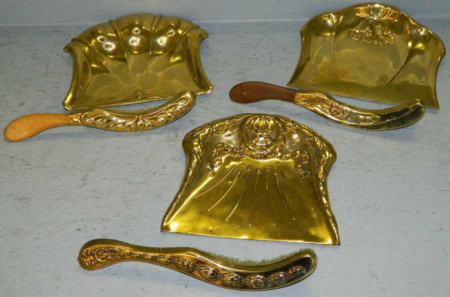 3 pair English brass silent butlers w crumb trays. (1 of 1)