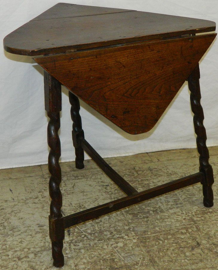 Prim Dropleaf Eng oak barley twist cricket table. (1 of 2)