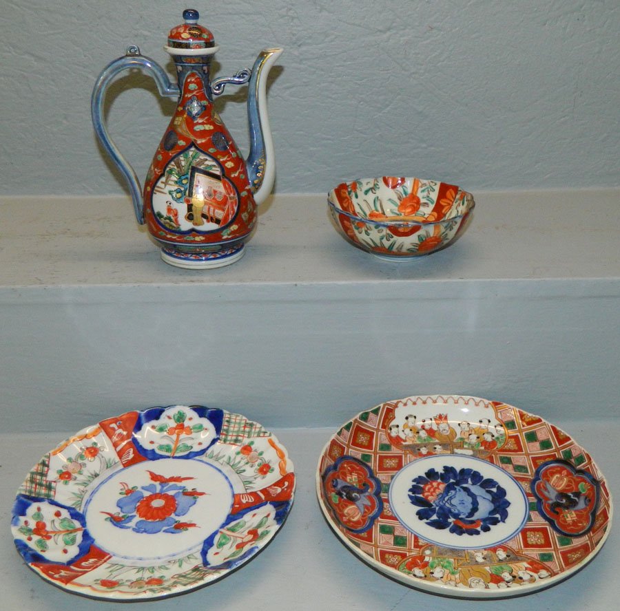 4 pcs 19th C. Imari teapot ,2 plates and bowl (1 of 2)