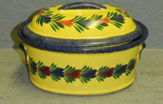 Quimper covered serving dish (1 of 1)