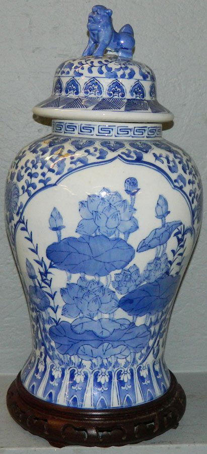 Foo Dog handle Oriental temple jar on base. (1 of 1)