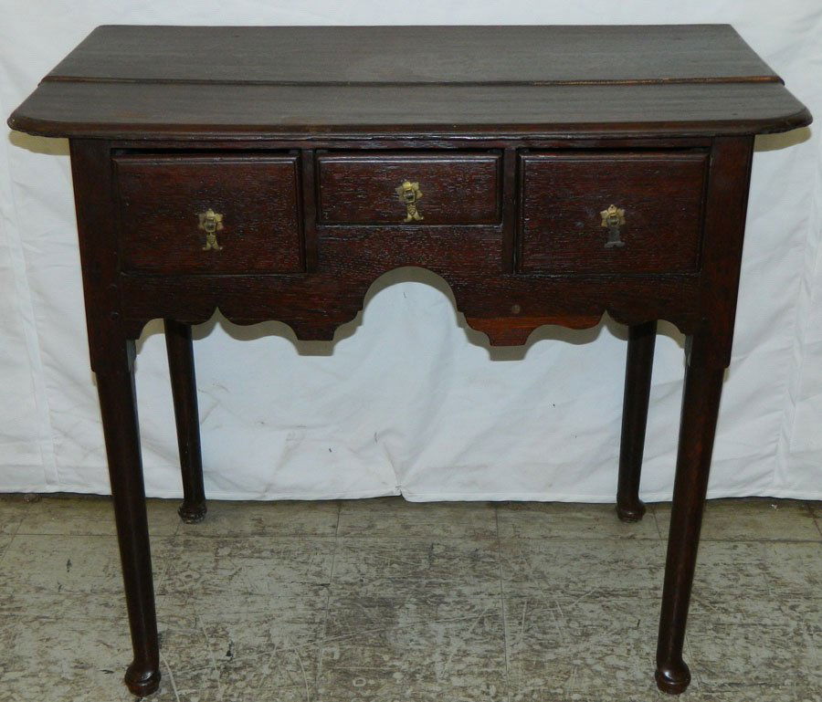 18th C. English oak dressing table or low boy. (1 of 1)