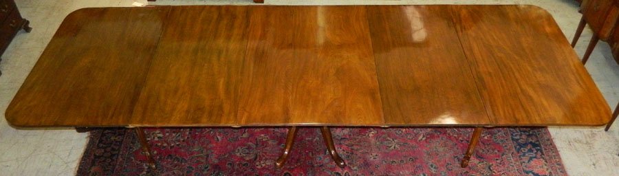 Georgian mahog. triple pedestal table w/ 2 leaves (1 of 4)