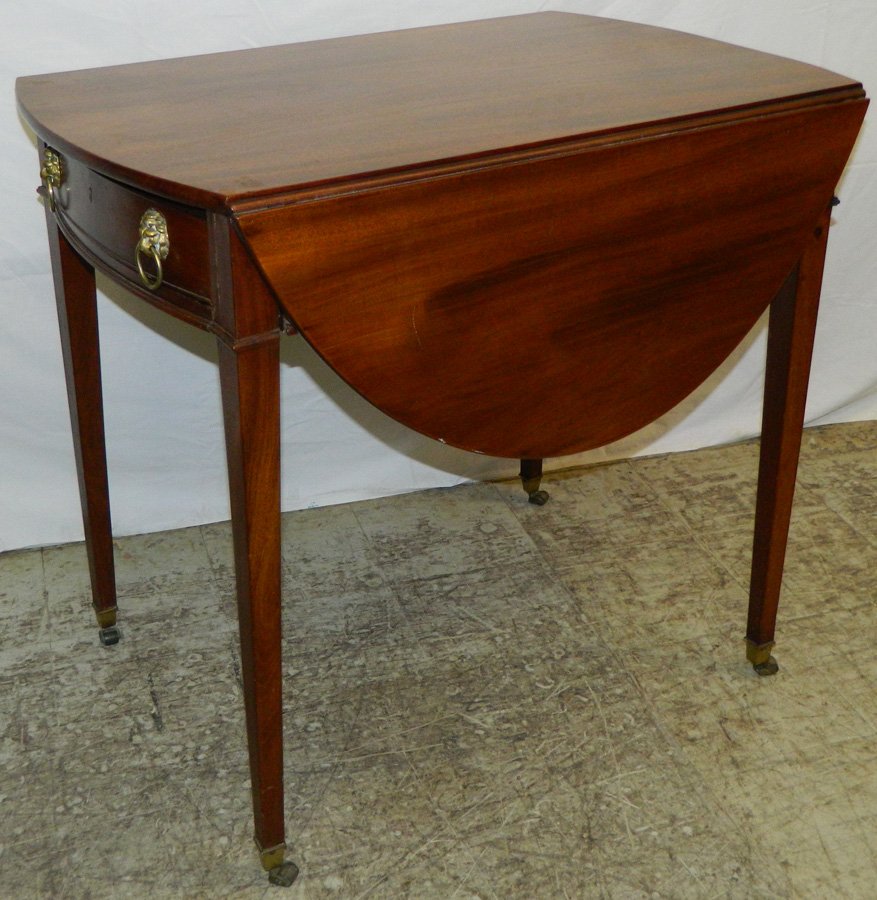 Period mahogany Hepplewhite Pembroke table.: Period mahogany Hepplewhite Pembroke table with drawer. 43 1/2" open x 32" long x 28 1/2" tall.