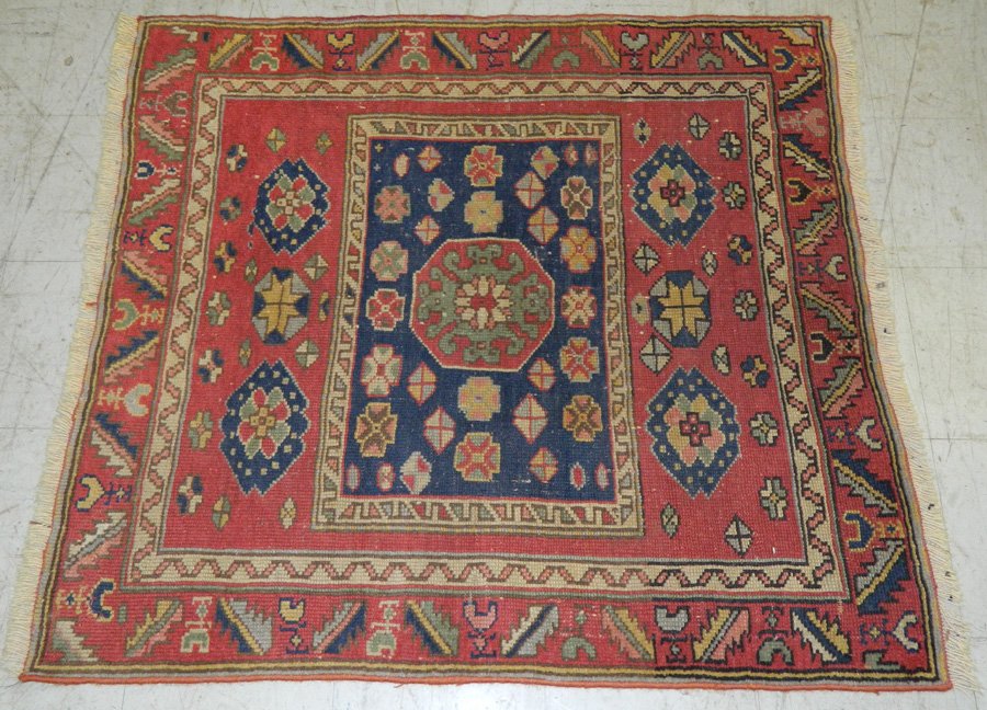3' x 3' hand made throw rug.: 3' x 3' hand made throw rug.