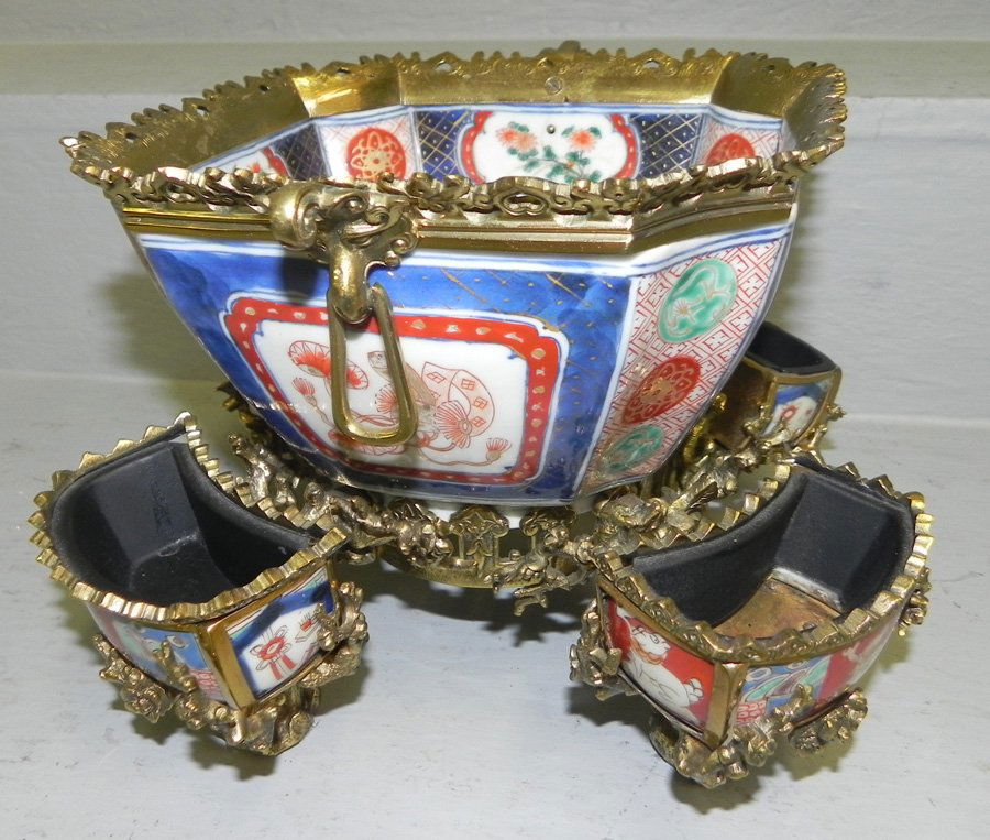 Oriental brass mounted entree server. (1 of 1)