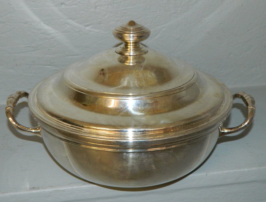Christofle covered entree server.: Christofle covered entree server. 8 1/2" dia.
