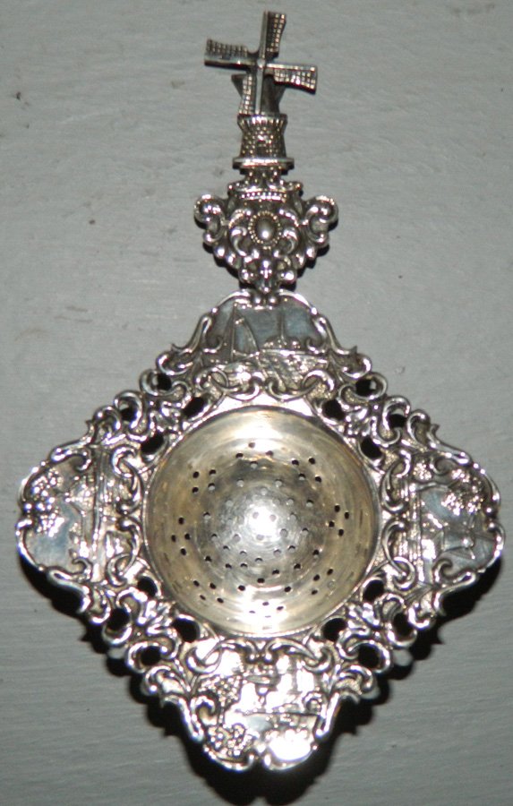 Dutch Sterling tea strainer. (1 of 7)