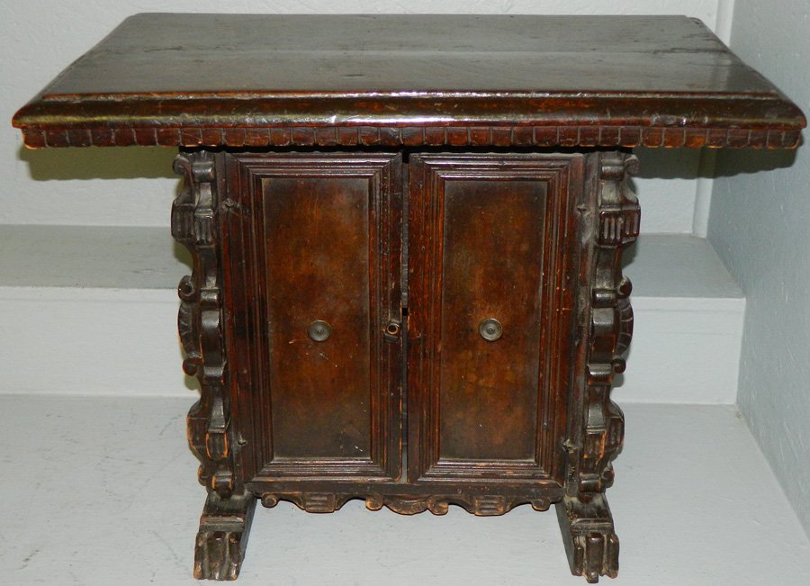Diminutive 19th C Italian walnut  commode. (1 of 4)