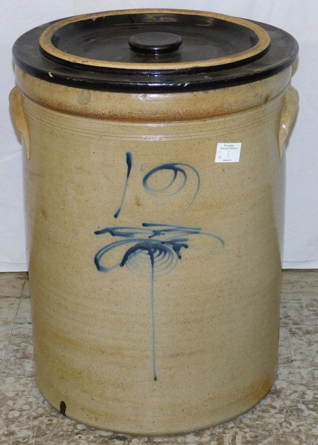 Blue decorated 10 gallon stone crock. (1 of 1)