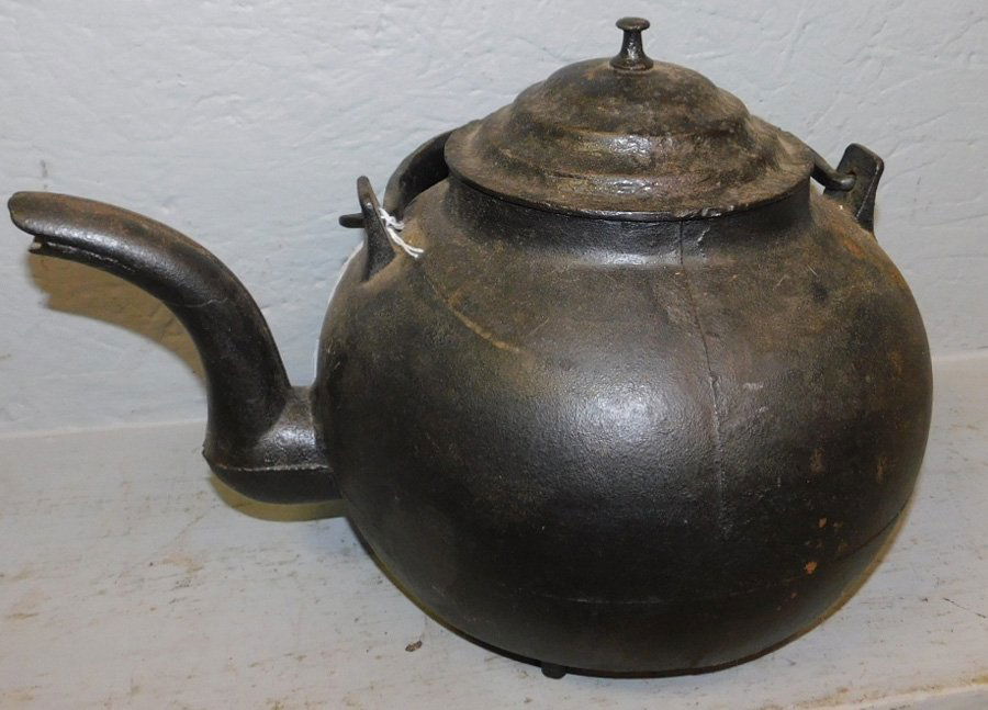 Heavy cast iron antique kettle. 8" tall. (1 of 1)