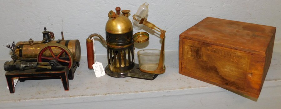 2 small antique steam engines.1 with original box. (1 of 1)