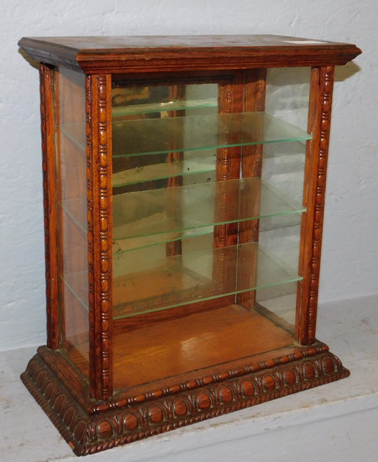 Small oak and glass display cabinet. (1 of 1)