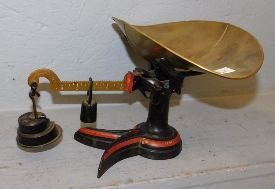 Iron scale with brass pan and weights. (1 of 1)