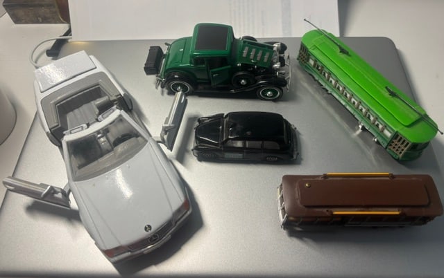 Mixed Lot of Collector cars: All in good condition. Some doors, hood open