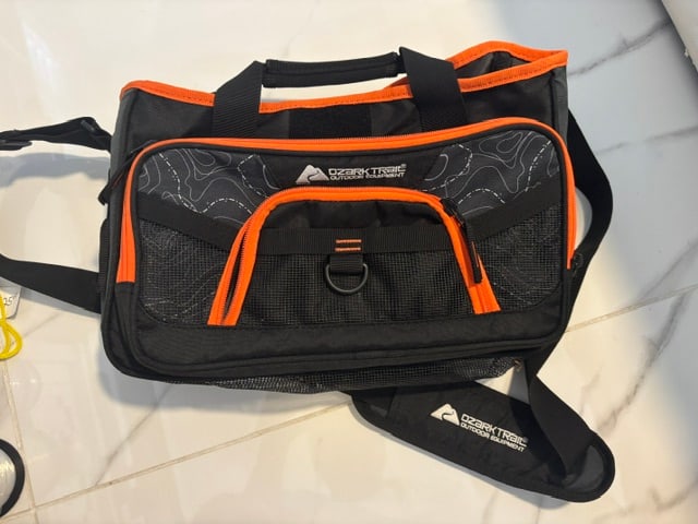 OZARK TRAIL SHORELINE TACKLE BAG: BAG IG GREAT CONDITION EXCEPT FOR A SMALL TEAR ON BOTTOM. PLEASE SEE PICTURE