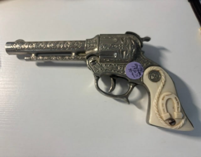 Vintage Wyandotte Red Ryder Toy Cap Gun (1 of 3)