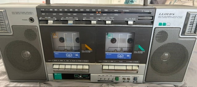 Lloyds Boombox (1 of 8)