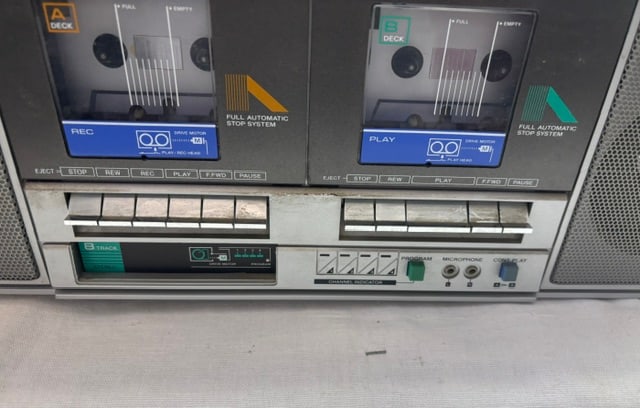 Lloyds Boombox - 5
