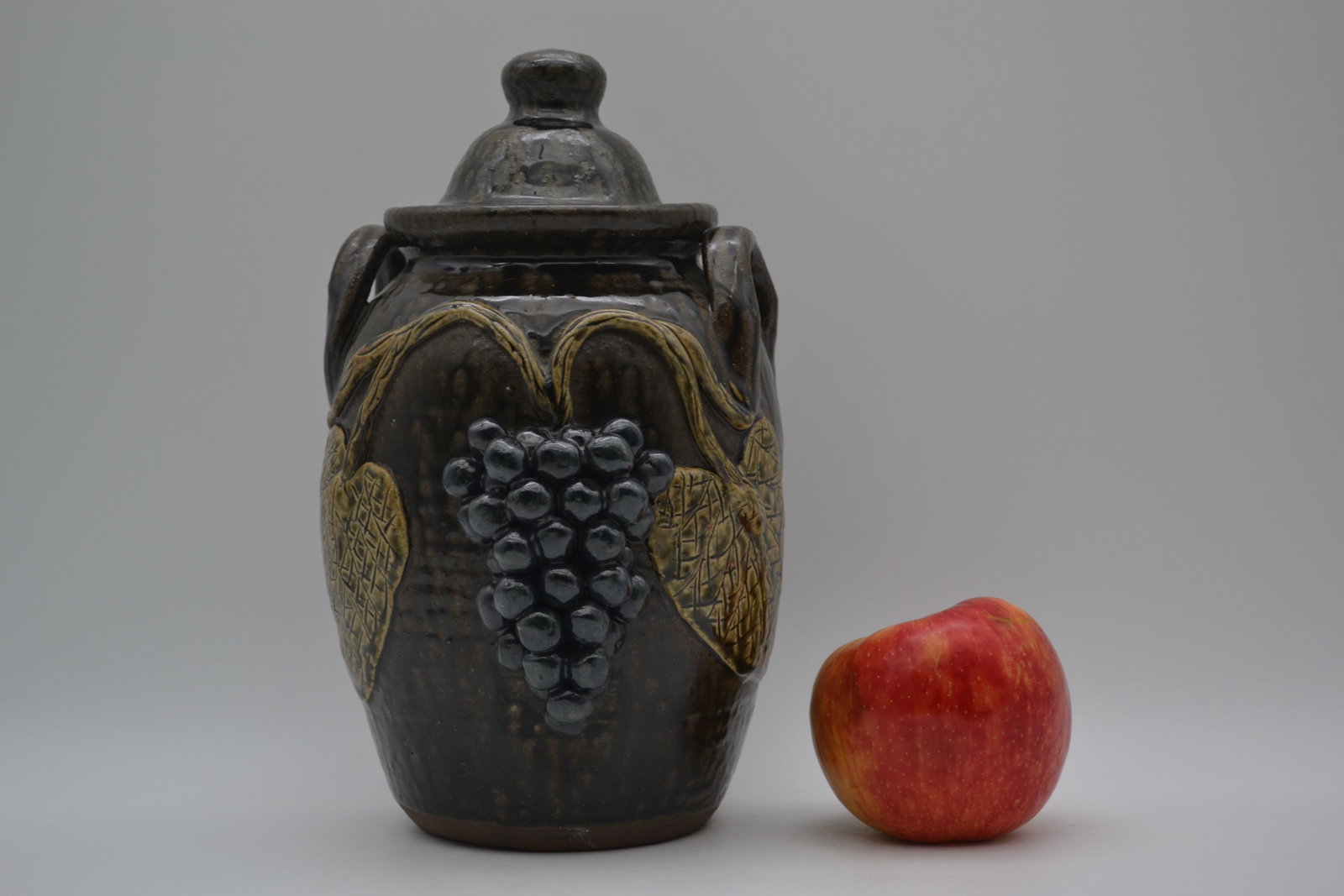 Cleater and Billie Meaders Lidded Canister (1 of 6)